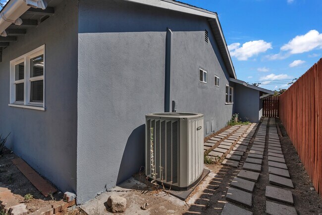 Building Photo - 4824 Benito St