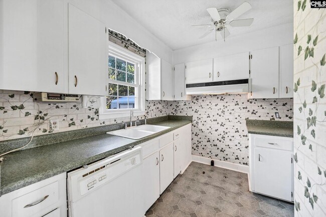 Building Photo - 1709 Woodfield Dr