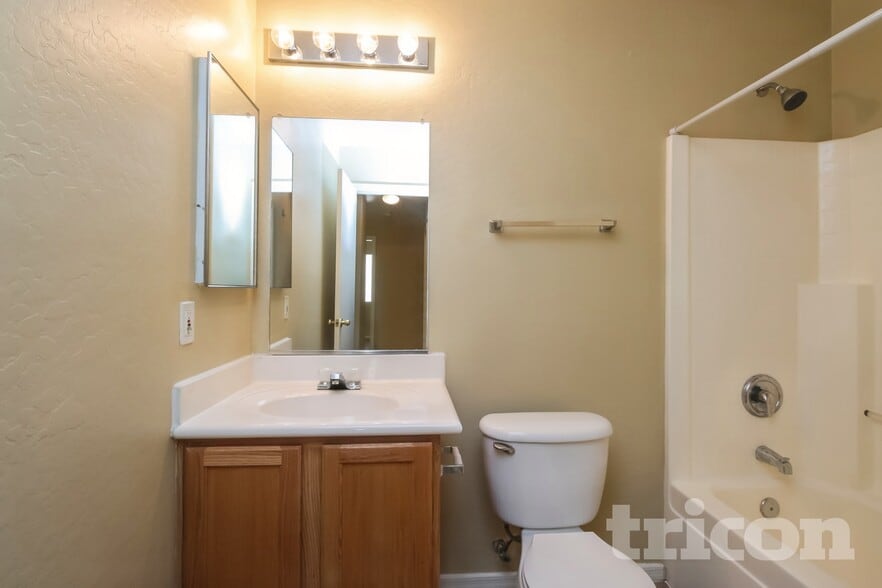 Building Photo - 10410 W Pioneer St