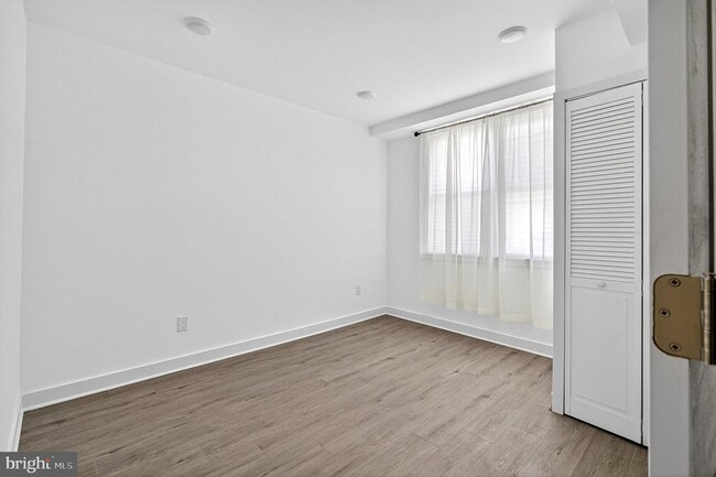 Building Photo - 1650 W Cheltenham Ave