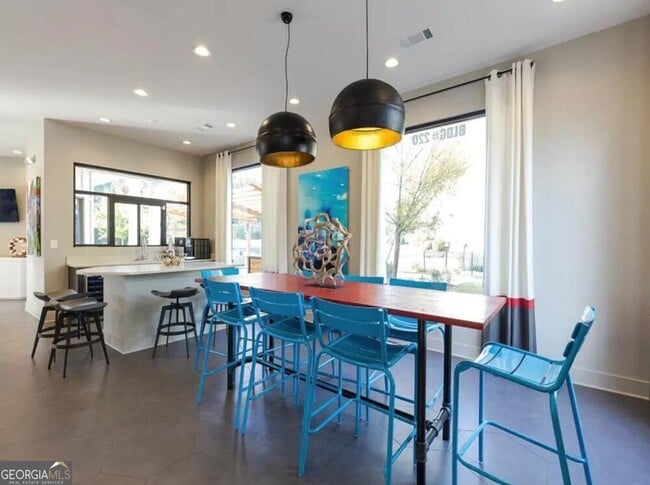 Building Photo - 3500 Windcliff Dr SE