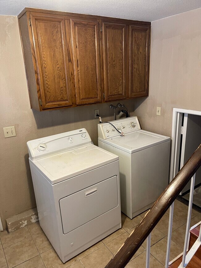 Building Photo - 7230 Kelvin Ave