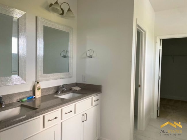 Building Photo - 2941 Siesta View Dr