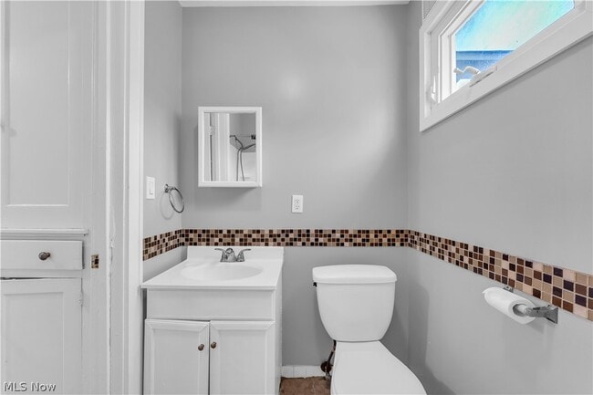 Building Photo - 3624 Archwood Ave