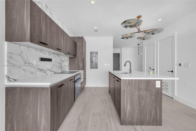 Building Photo - 480 NE 31st St