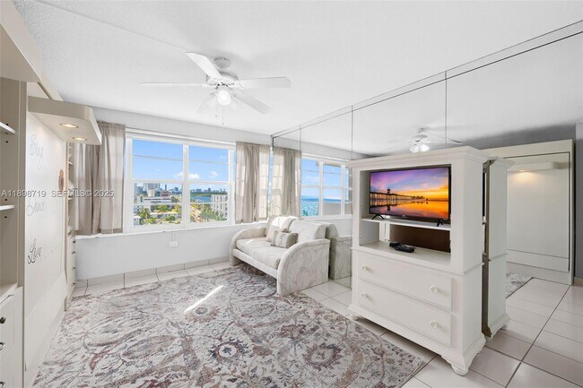 Building Photo - 3111 N Ocean Dr