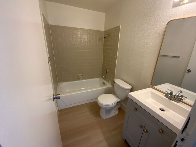 Building Photo - 2 Bed 2 Baths Apartment for Rent!