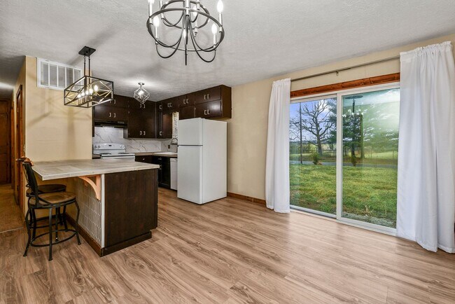 Building Photo - 3 Bed, 2 Bath Home for Rent Near Tom Watkins Park