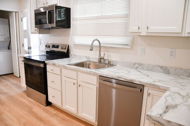 Building Photo - Parker (388) North