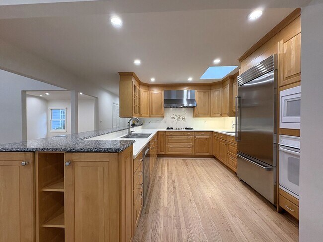 Building Photo - Beautifully Updated 4BD/2BA Single-Family Home in Palo Alto