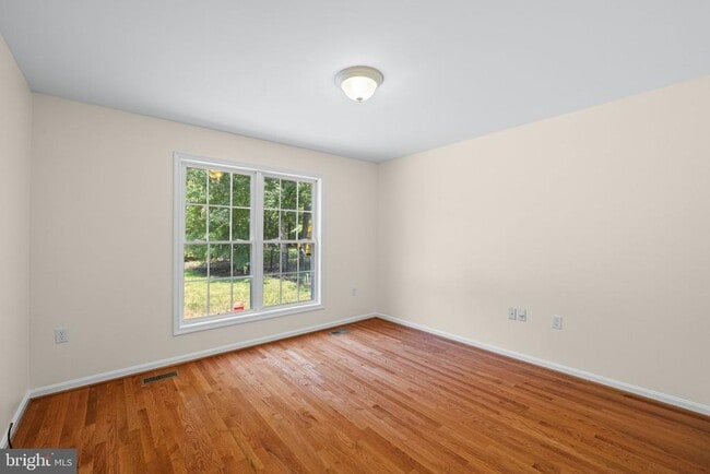 Building Photo - 686 Lake Caroline Dr