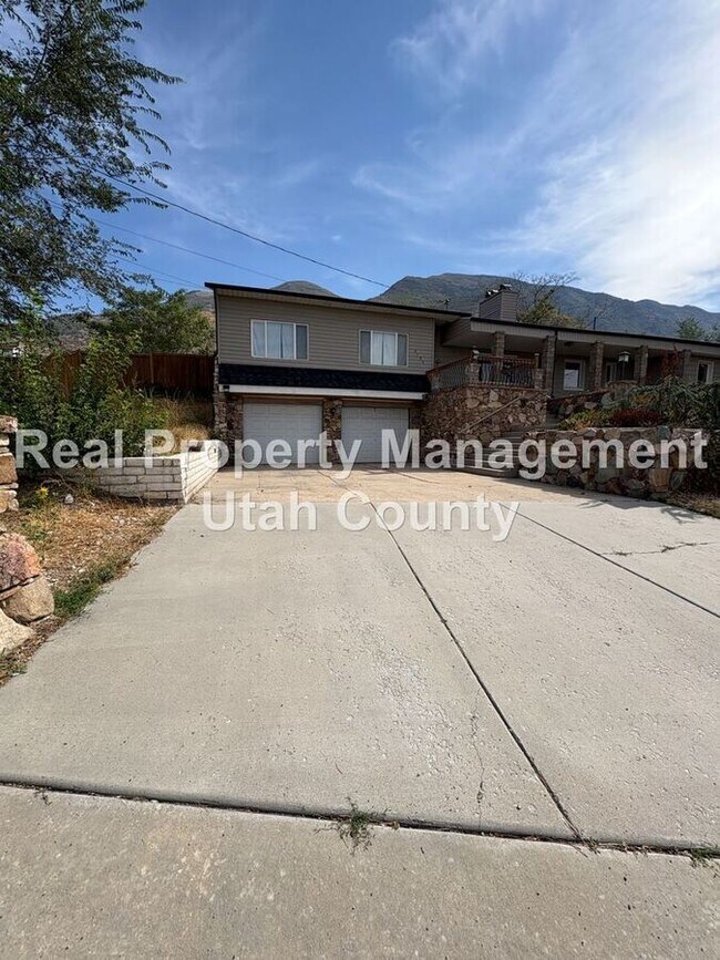 Building Photo - 9580 N Cyn Rd