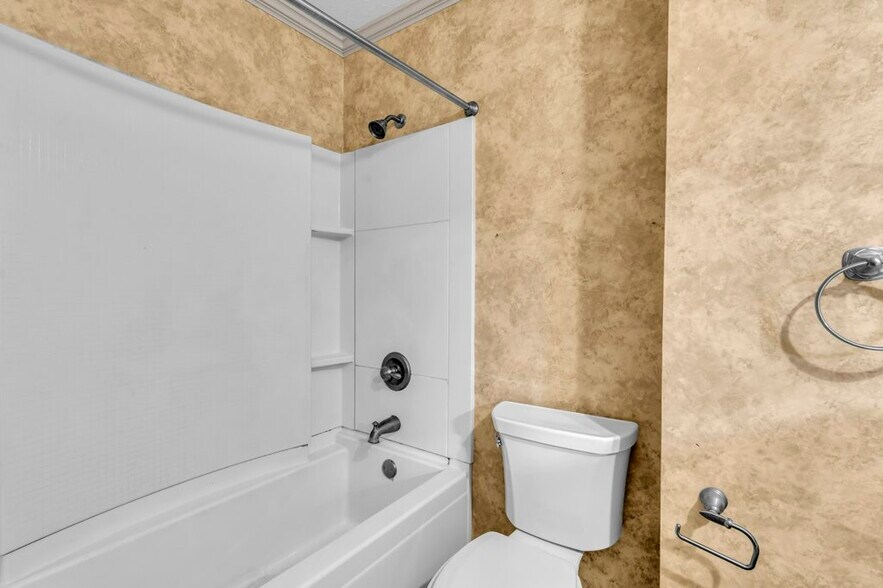 Building Photo - 704 19th Ave N