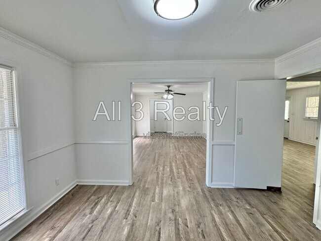 Building Photo - 2557 Woodley Rd