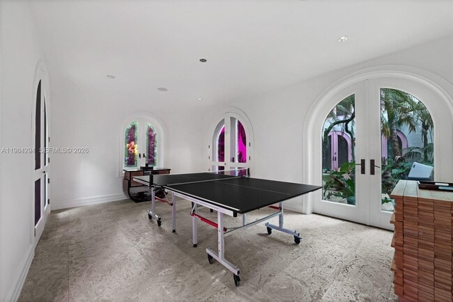 Building Photo - 16 Palm Ave