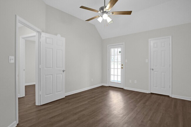 Building Photo - 1676 Joy Cir