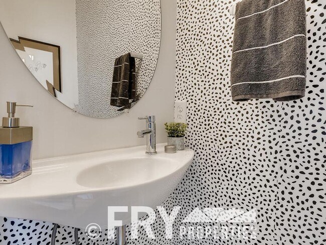 Building Photo - New Condo in South Sloan's Lake