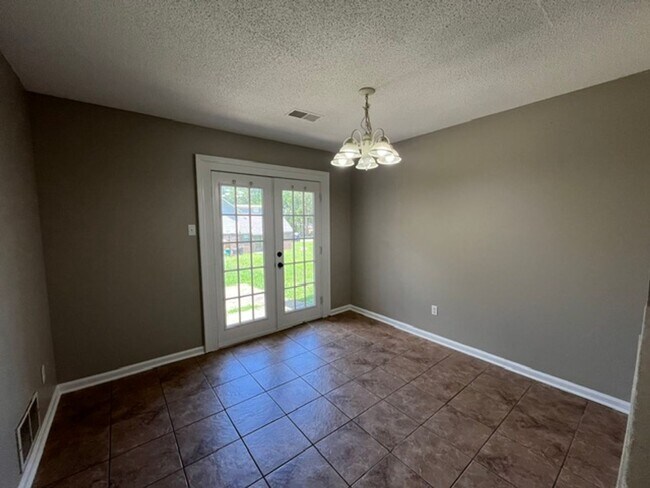 Building Photo - Renovated 3 Bedroom 3 Bath Townhome for Rent!
