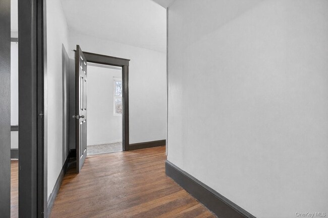 Building Photo - 148 Winnikee Ave