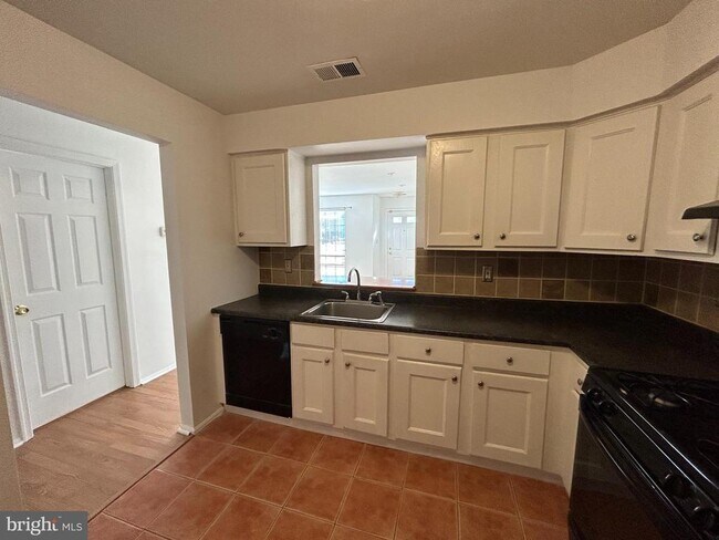 Building Photo - 25 Wyndham Pl