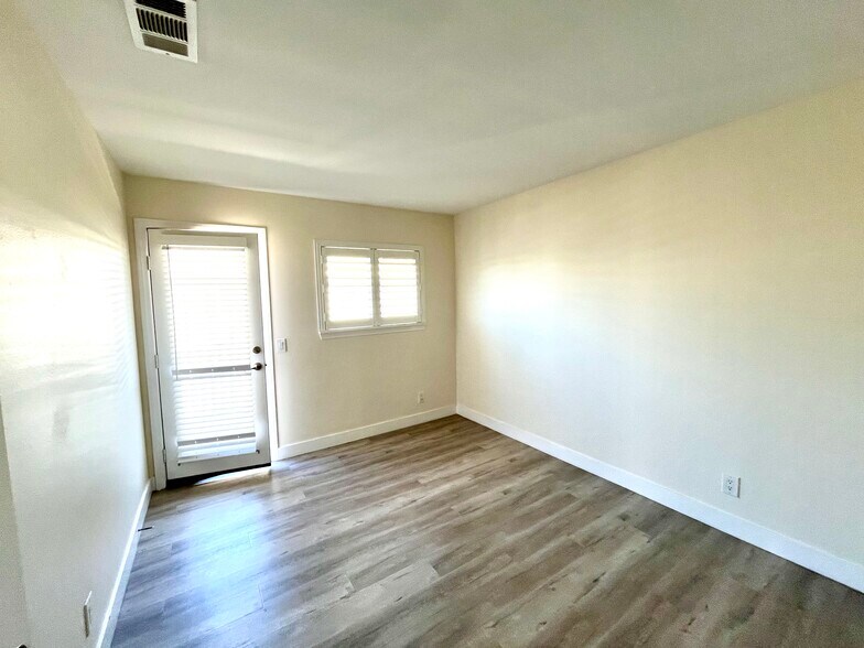 bed 3 - 16619 Yukon Ave