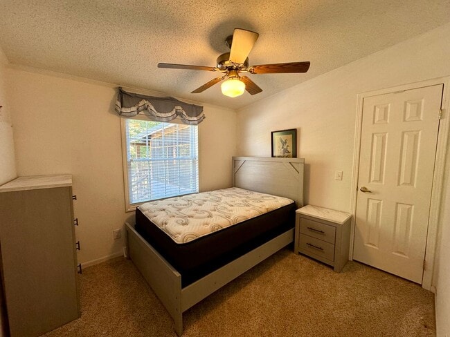 Building Photo - FULLY FURNISHED, ALL INCLUSIVE, LAKE ACCESS BEAUTY FOR RENT