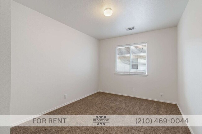 Building Photo - "Charming 3-Bedroom Home with 2 Full Baths and 1,754 Sq Ft of Comfort in Converse, TX!"