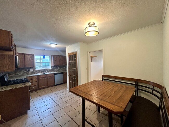 Building Photo - Beautiful updated Midtown home in the loved Lortondale addition