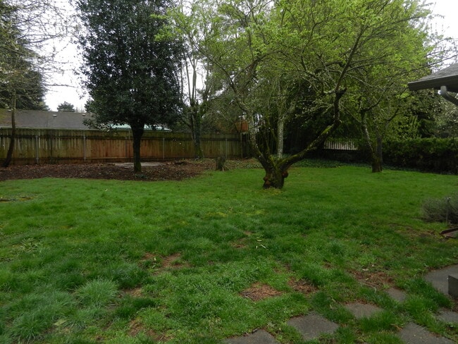 Building Photo - Well-Located Home with Fireplace, Fenced Yard & 2-Car Garage