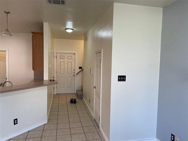 Building Photo - 8010 Willet Trail