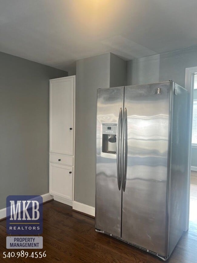 Building Photo - 6221 Shady Acres Dr