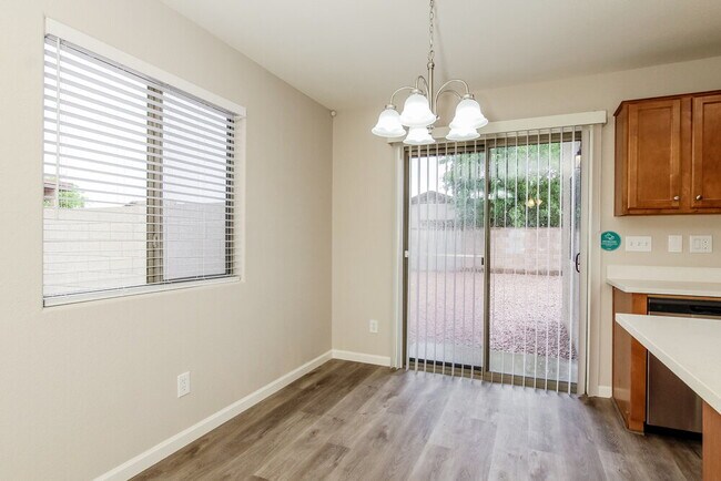 Building Photo - 195 W Brangus Way