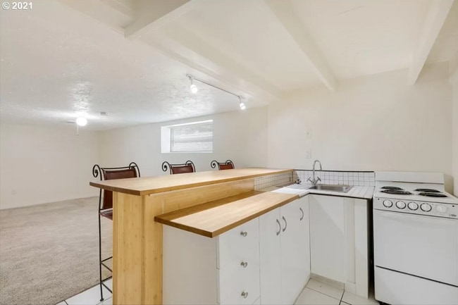 Building Photo - Tree House