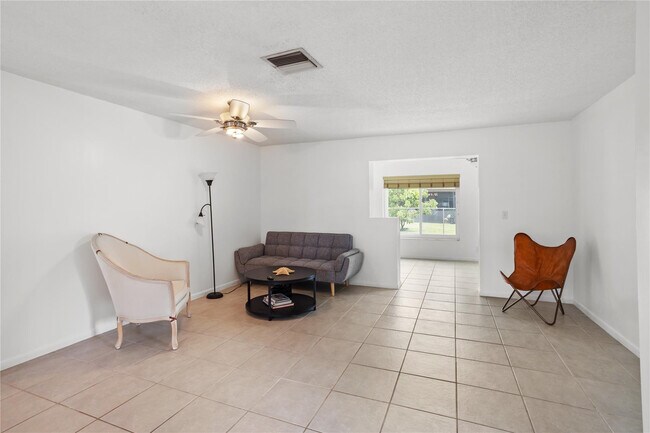 Building Photo - 6579 Country Way