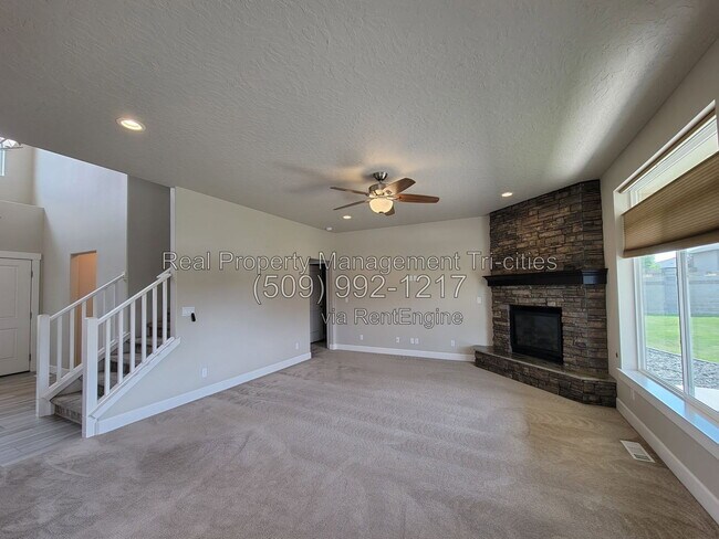 Building Photo - 1108 S Kansas Pl