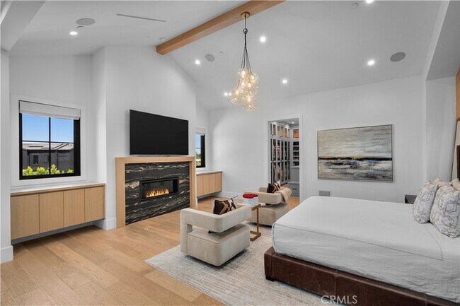 Building Photo - 17631 Tarzana St