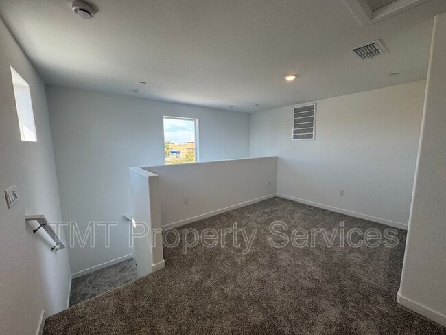 Building Photo - 867 Lk Pk Cir