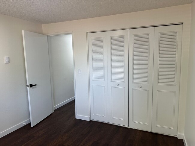Building Photo - Beautifully updated 2 bedroom 1 bathroom d...