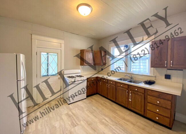 Building Photo - Three Bedroom Home