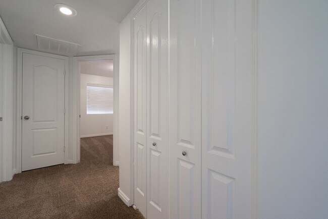 Building Photo - La Paloma Condo with 2-Bedrooms and 2-Bathrooms