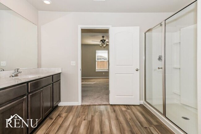 Building Photo - 1605 Maroon Dr