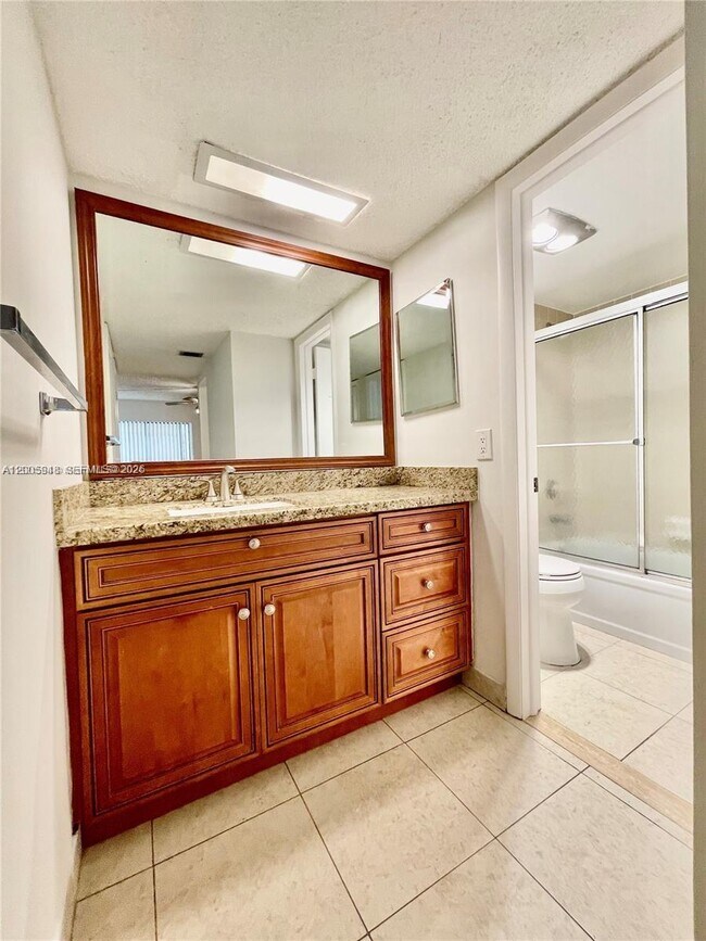 Building Photo - 2320 S Cypress Bend Dr