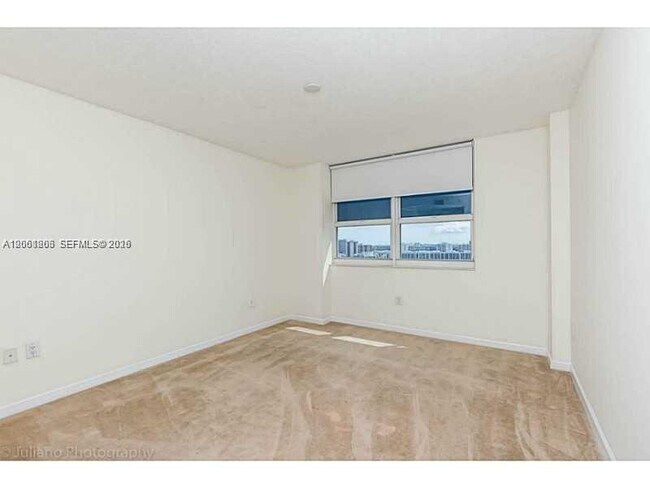 Building Photo - 19501 W Country Club Dr