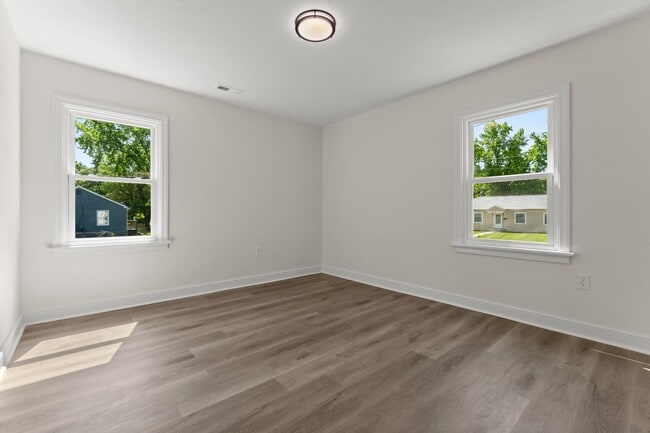 Building Photo - 2918 Lynhaven Ave