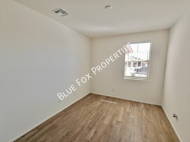 Building Photo - 9251 N Peridot Vis Ave
