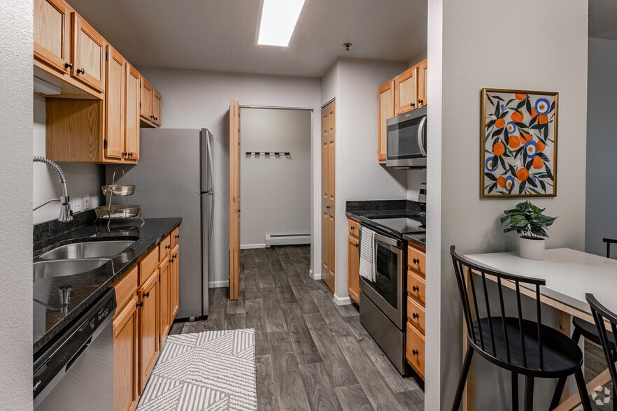 Cedar - Kitchen - The Birchwood Apartments