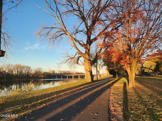 Building Photo - 11 Ingersoll Ave