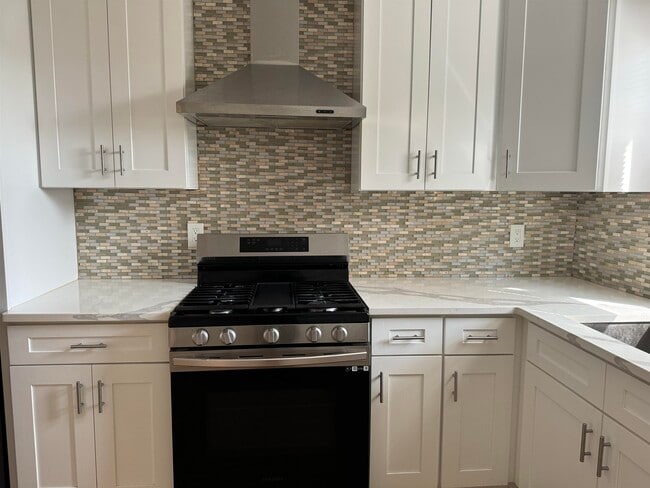 Building Photo - 143 W 2nd St