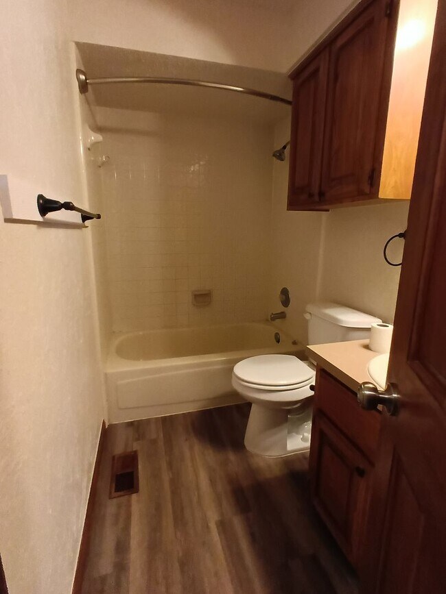 Building Photo - Carl Albert Schools! - Great Home!