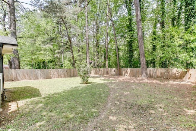 Building Photo - 1858 Longdale Dr